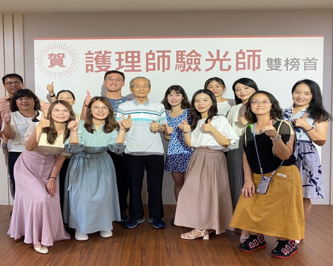 教考訓用深根扎，開花國考雙榜首